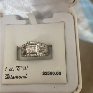 Beautiful 1 ct diamond ring.